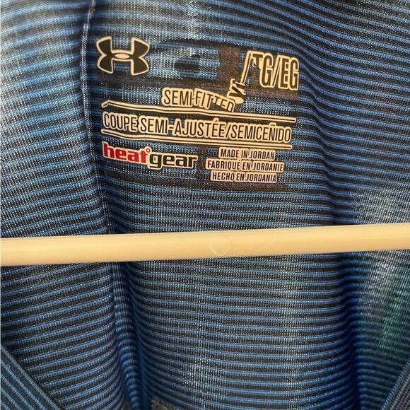 UNDER ARMOUR SEMI-FITTED V-NECK TEE SHIRT - Picture 4 of 5